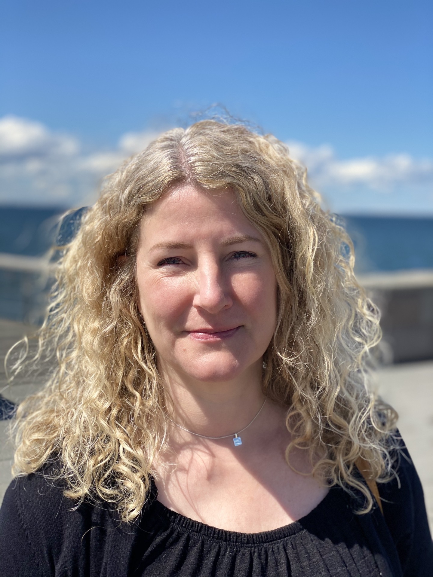 Mit navn er Tanja, og jeg er uddannet bibliotekar og pædagog!